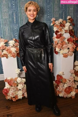 Nathalie Emmanuel [ nathalie-emmanuel ] - Are your calves bigger than mine 🧐