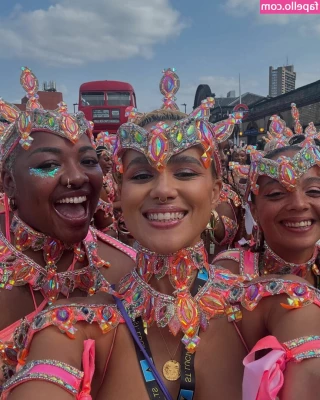 Nathalie Emmanuel [ nathalie-emmanuel ] - Obg pelareação ao vídeo de ontem djgduhdu eu gosto tbm de ficar
