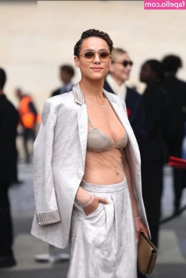 Nathalie Emmanuel [ nathalie-emmanuel ] - Día de sol