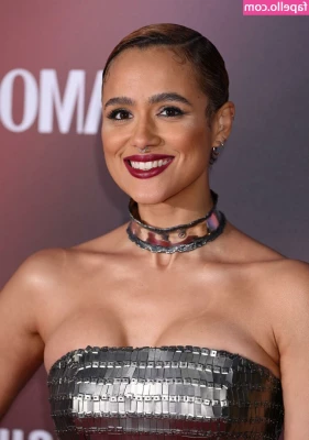Nathalie Emmanuel [ nathalie-emmanuel ] - Swipe for a sexy surprise💦👅