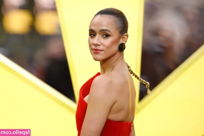 Nathalie Emmanuel [ nathalie-emmanuel ] - I love to talk before going to bed  Write me  i m really need it honey