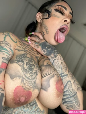 realkaaybrazy - Que rico lo chupa  thaliarestrepo le lleno sus tetas de leche