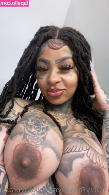 realkaaybrazy - OMG  All the dick pics on my safe page got me in a mood to suck cock