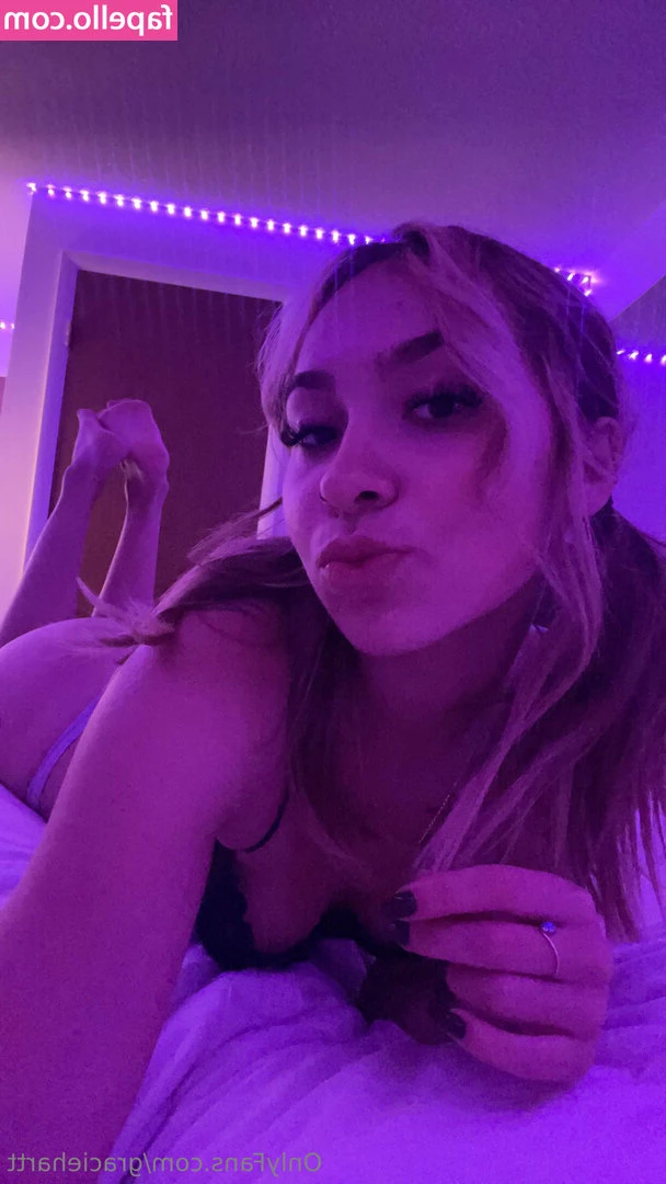 graciehartt - Stream started at 11 17 2023 10 17 am
