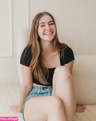 Ella Rene [ ella-rene ] - What do you think of b/w picture?