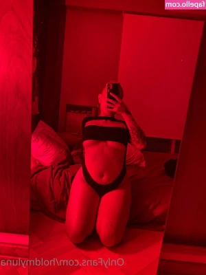 holdmyluna - alsoo ck auf die 1 würde ich sagen  wie sehr gefällt euch meine