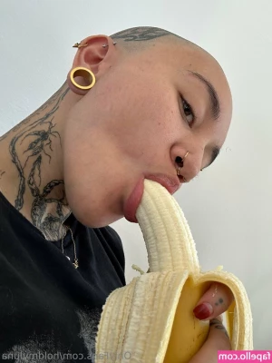 holdmyluna - Who wants to see me cum in my Louboutins and put them back on my