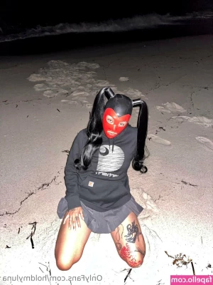 holdmyluna - Which picture and why? 👠