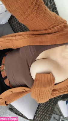 Ella_foxx [ ella-foxx ] - Is this shirt a bit see-through? 👀