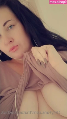 thataussiechick - some boobs to start your week   3