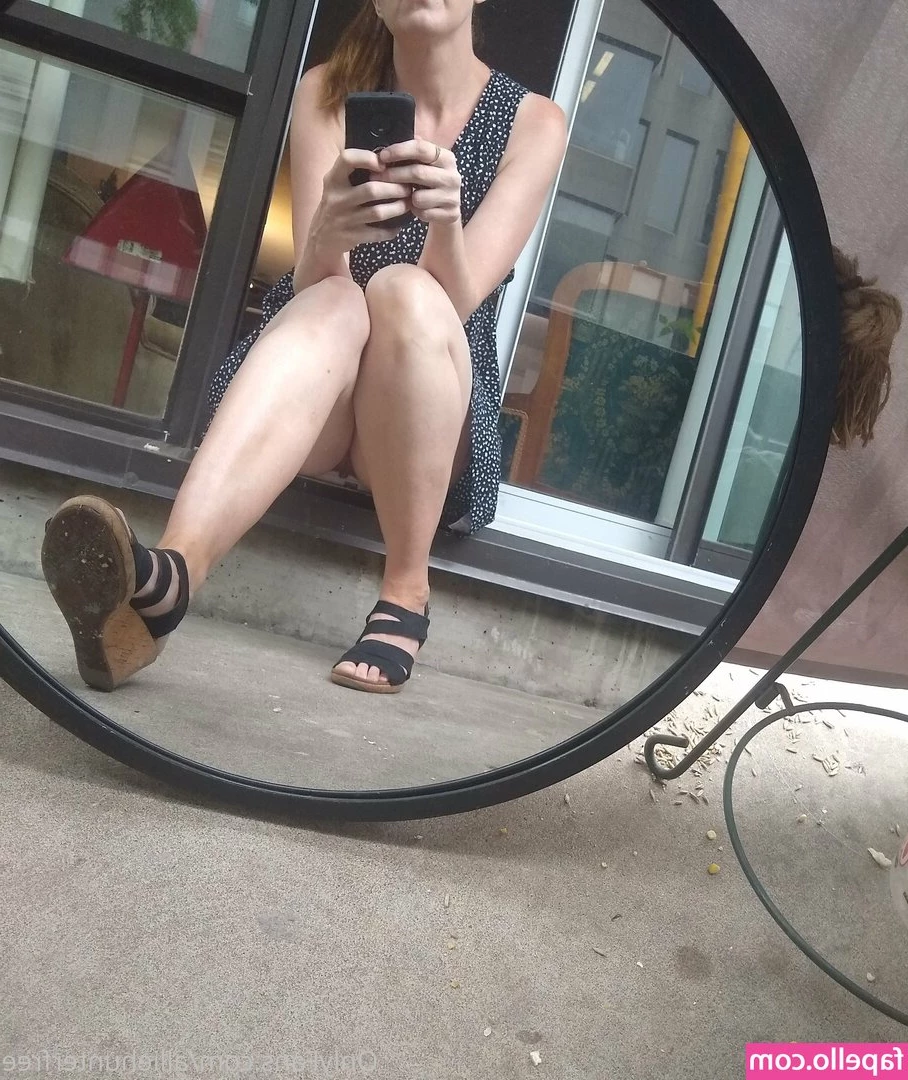 alliehunterfree - sneak ur hand up my hoodie