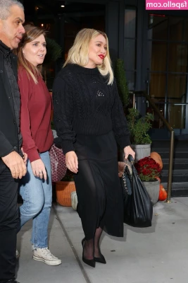 Hillary Duff [ hillary-duff ] - something about glass dildos just makes me melt 🥺 i love the