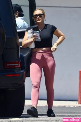 Hillary Duff [ hillary-duff ] - Who loves toes  amp  pussy   dm for the bundle I made tonight   or