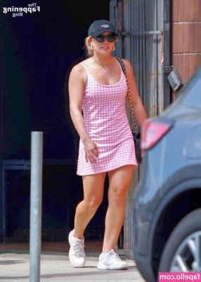Hillary Duff [ hillary-duff ] - When you go shopping on an empty stomach… 🤭