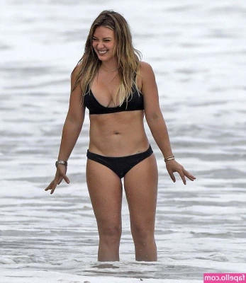 Hillary Duff [ hillary-duff ] - Some ass pics