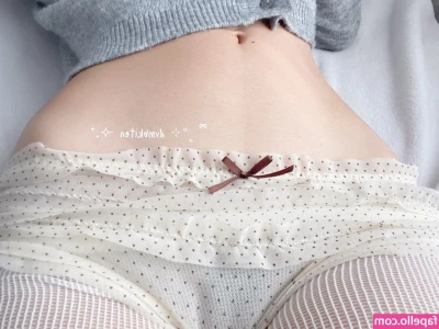 dumbkittteen - A lil booty on Monday never hurt nobody