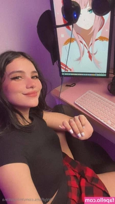 mingalilea - Laying m in bed looking for my first few subs