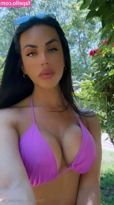 aly_ts [ aly-ts ] - Can I please be your dirty little slut? 🥵🥵💦💦