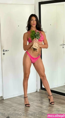 aly_ts [ aly-ts ] - So horny today started playing with myself and cream was dripping out