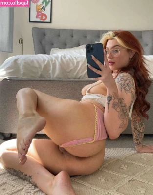 Kennt Sie jemand? [ kennt-sie-jemand-1 ] - it s TITTY TUESDAY  in bed waiting for you to come home    tip 6  if
