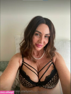 jayejessie - Book a custom in this outfit