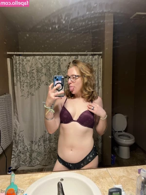 palegreendaydream - would you fuck your kitty? 😏