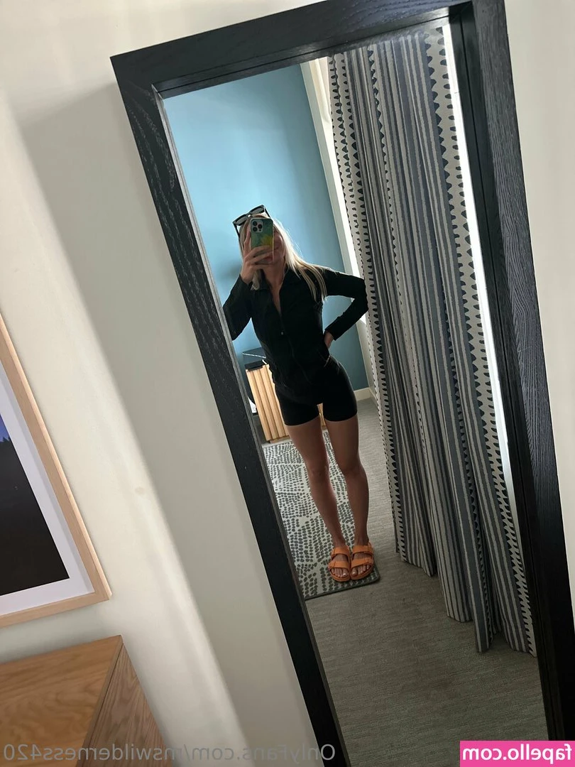 Mswilderness420 - getting oiled up for you, help me get my back? 🧴