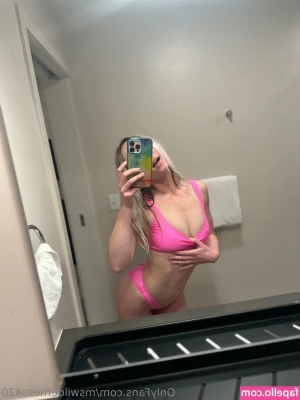 Mswilderness420 - Nudes on the bed are coming in 3,2,1.. swipe !