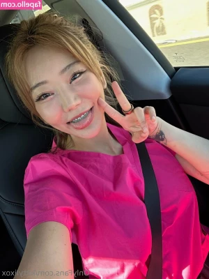 kittylixox [ kittylixox-1 ] - I love teasing my pussy thru my thin silky underwear