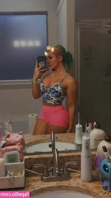 Sscauliflass - I got a gift this week - a set of cute fishnet socks  So I used one