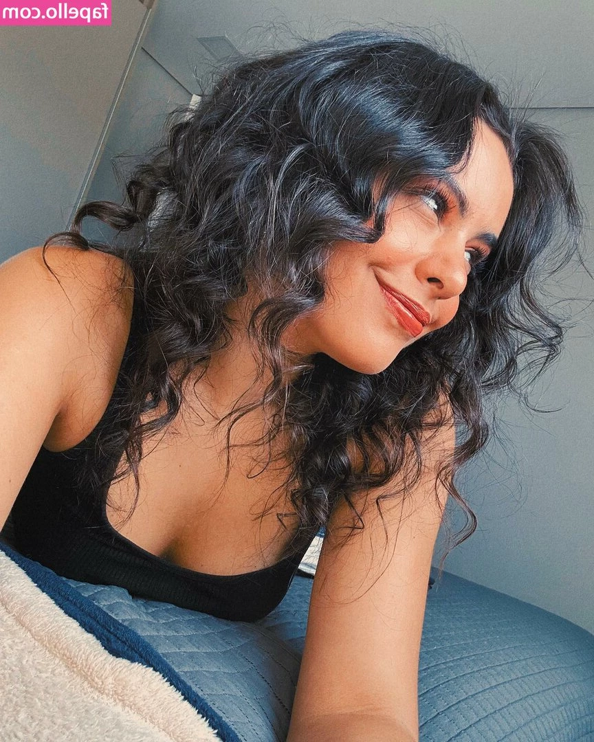 Yasmin Ali Yassine [ yasmin-ali-yassine ] - blue or purple