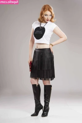 Molly Quinn [ molly-quinn ] - Buenas tardes yo estoy así en la camita 😈