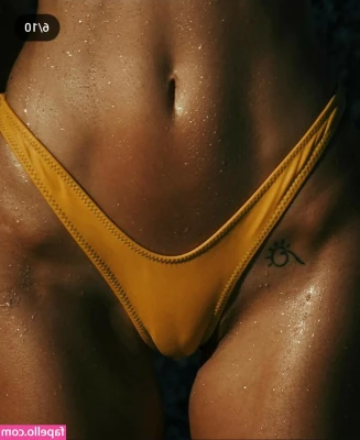 Noemie Neuens [ noemie-neuens ] - I woke up today 🍆