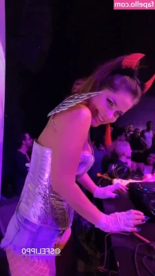 Samara Felippo [ samara-felippo ] - Leave me a tip and you ll see how hot I am