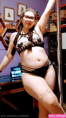 knit_licks [ knit-licks ] - Have you seen My Cum filled pussy  I need a little help  Each drop