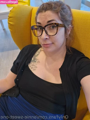 knit_licks [ knit-licks ] - Mommy Domme Stream - 11 2 2021  This stream will be solely focused on