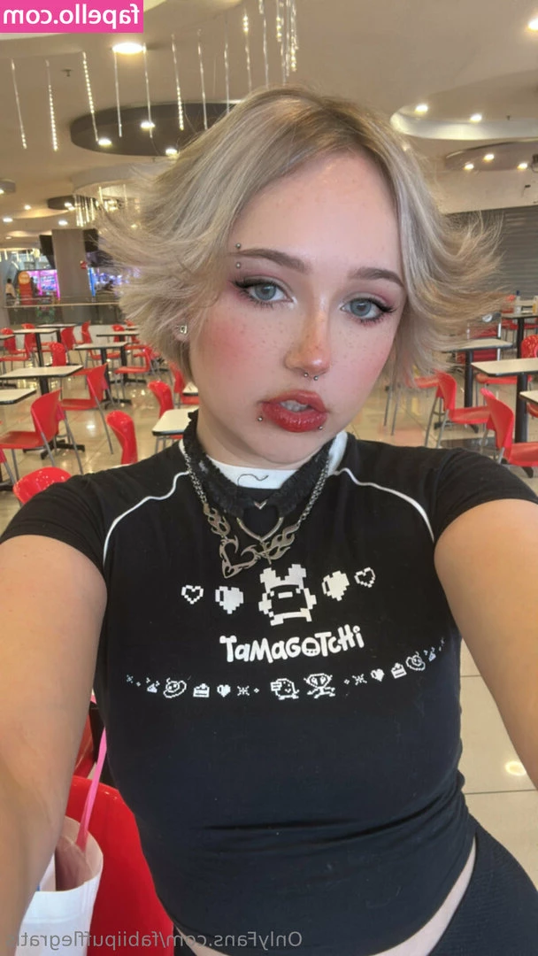 fabiipufflegratis - I could finger my pussy all day...like if it was socially acceptable