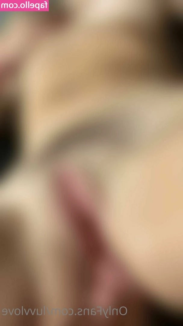 xlilyluvv - Who would love their cock played with by my feet 😜