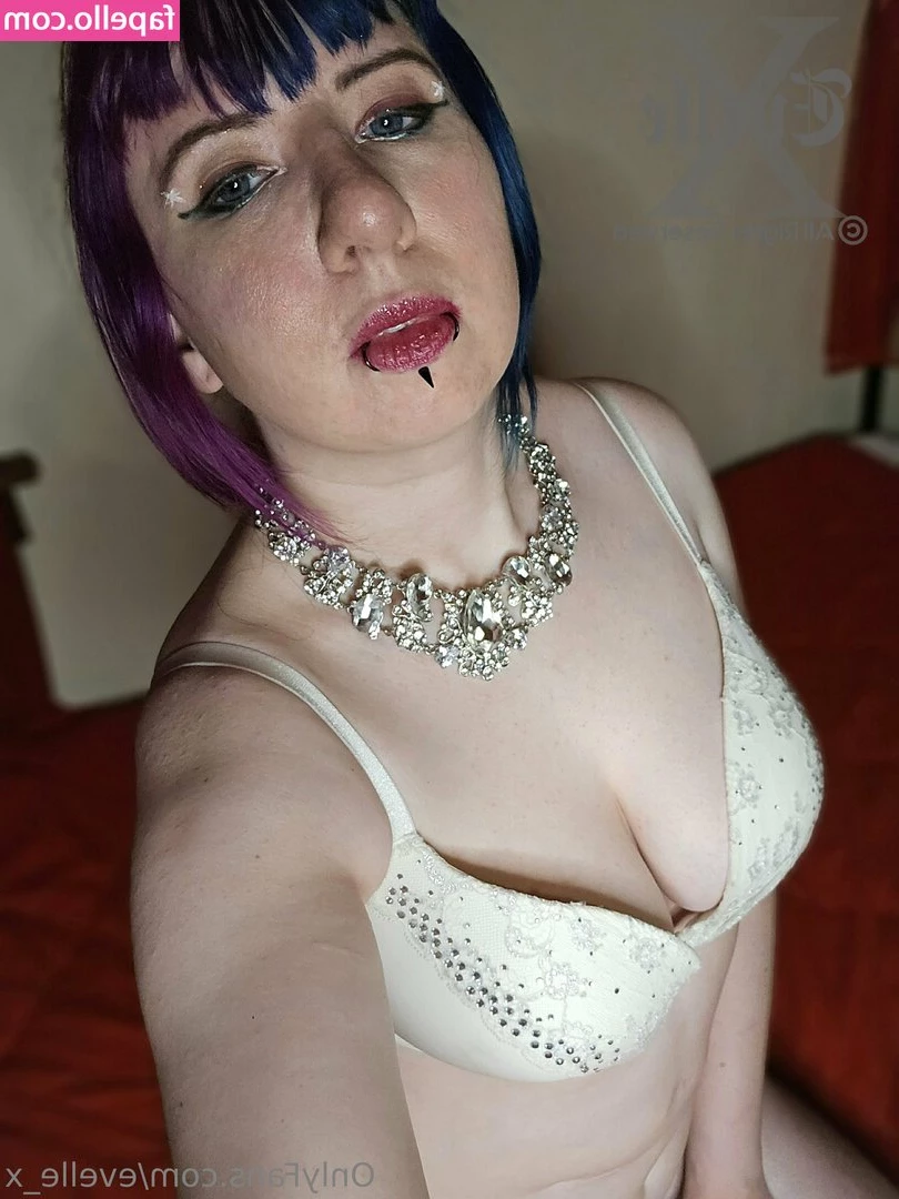 evelle_x [ evelle-x ] - Ready to moan your name baby