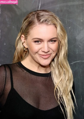 Kelsea Ballerini [ kelsea-ballerini ] - A few photos from my deepthroat show that I posted onto my premium