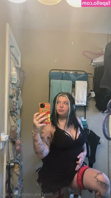 Karlee_bby [ karlee-bby ] - I think these might be the only shots with me wearing my glasses  By