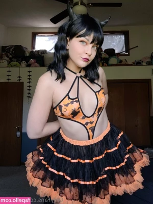 ohwelltea - Butt tits toes and soles! 🖤 I've taken your soul now ya mine! 🖤