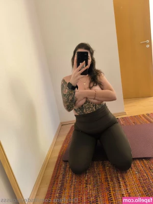 itsdeliciousss - Vibrator chargin 😈😜💋