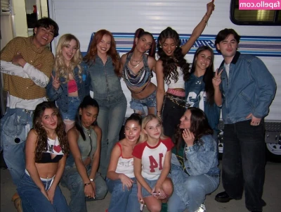 Mckenna Grace [ mckenna-grace ] - Late night dinner 🍕🍕🍕