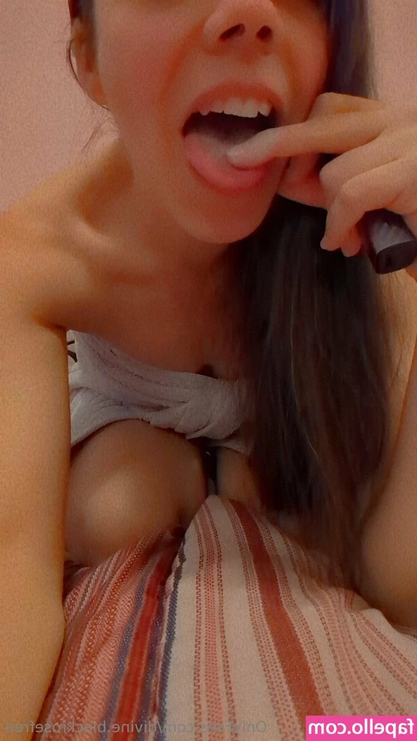 divine.blackrosefree [ divine-blackrosefree ] - Do you love the view while I edit content and respond to my fans