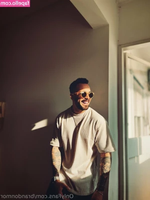 brandonmor - Love me love me  Say That you love me