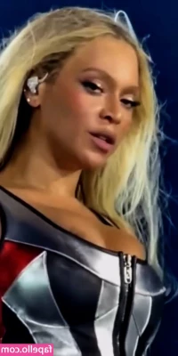 Beyonce - Lounging
