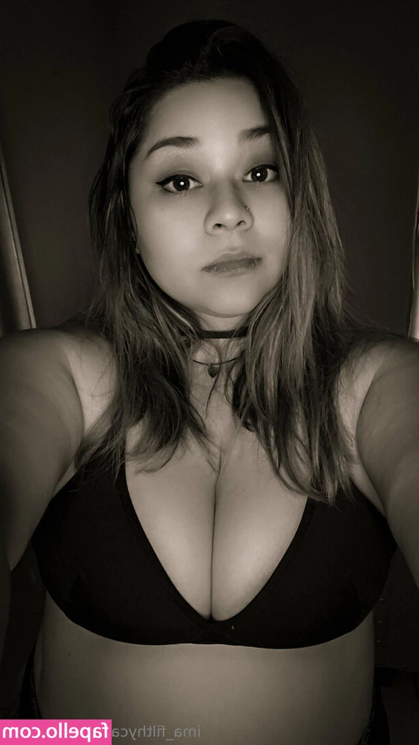 ima_filthycasual [ ima-filthycasual ] - I love this giant tongue toy against my own dirty mouth 👄