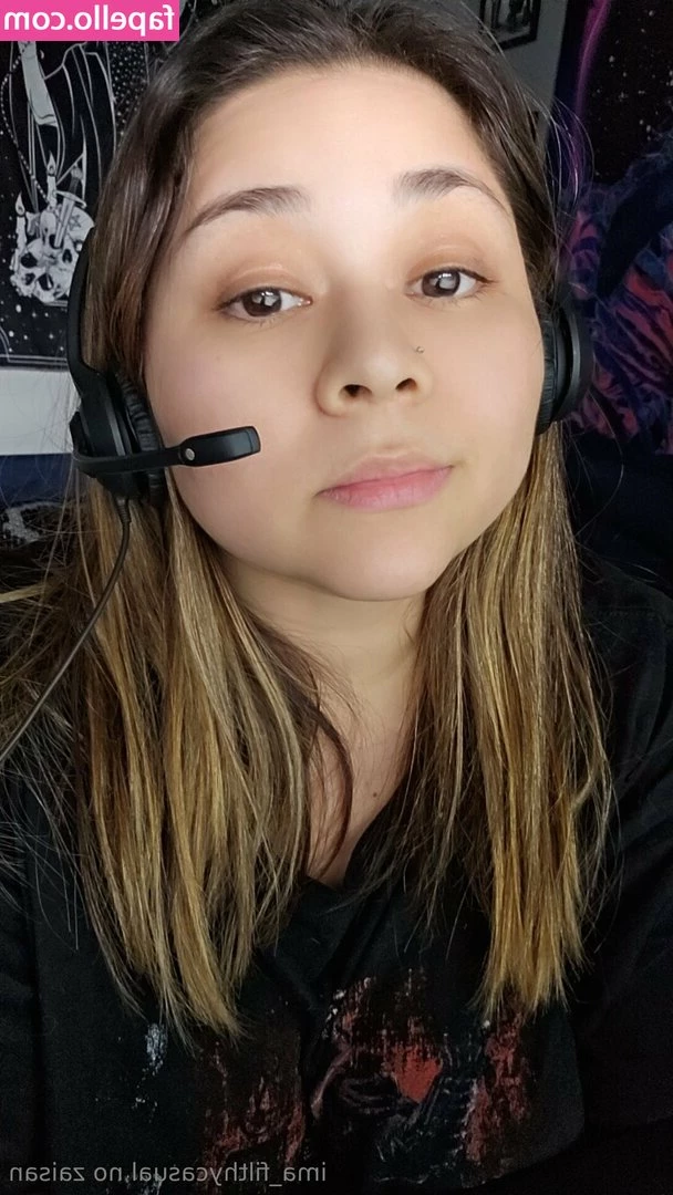 ima_filthycasual [ ima-filthycasual ] - Come spank it in the shower