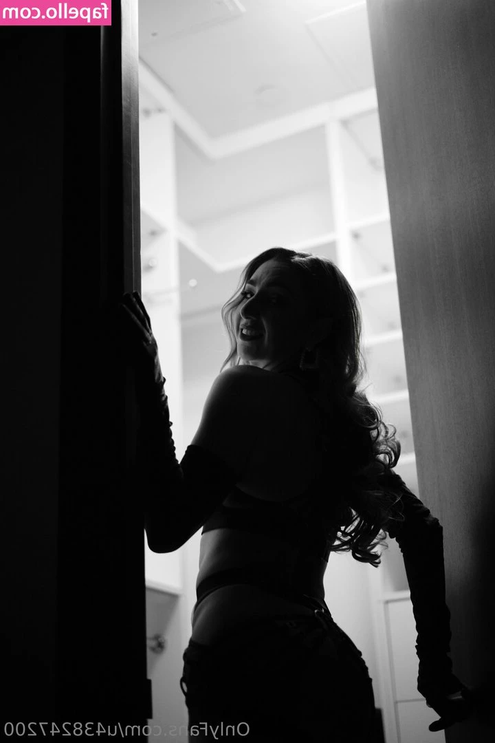 u438247200 - So wet   fingering makes me so horny